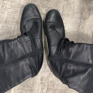 Bandolino Black Leather Boots with Zipper